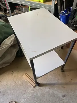 petite table sur roulettes