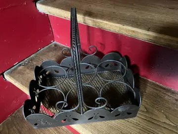 Porte bouteille en métal