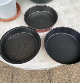URGENT 3 plats à gâteaux dont 2 Tefal