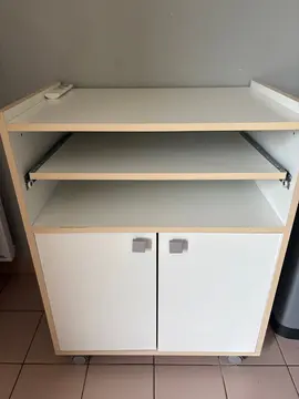 Petit meuble blanc