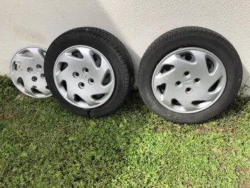 LOT DE 3 ROUES