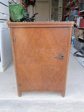Meuble avec machine à Coudre intégré