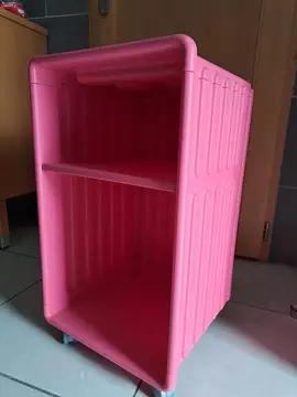 étagère sur roulettes
