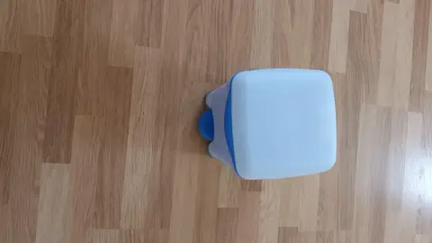 poubelle de salle de bains en plastique