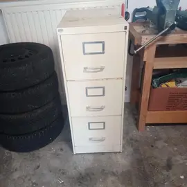 Urgent, donne meuble 3 tiroirs pour rangement outils/bricolage