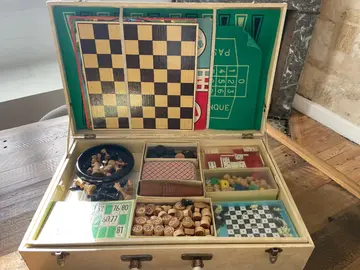 Mallette de jeux de société anciens