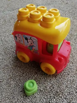 cubes type Légo mous bus disney