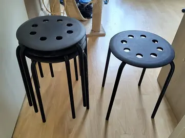 tabourets ikea "Marius" noirs