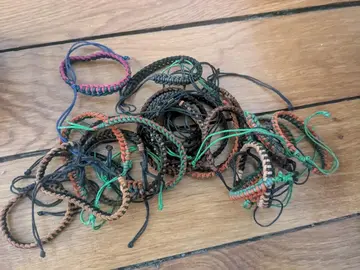 lot de bracelets en cuir