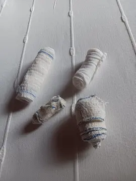 4 bandes en coton blancs de différentes tailles