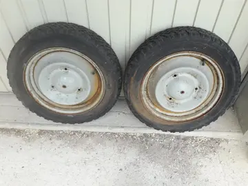 2 roues avec pneus cloutés pour Dyane ou 2CH