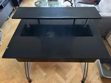 bureau d’ordinateur avec réhausseur écran