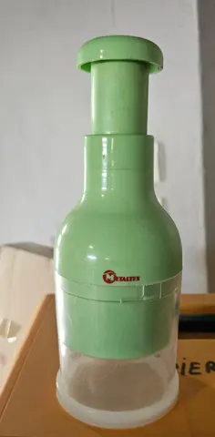 Hachoir manuel / poussoir