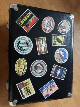 petite valise en carton