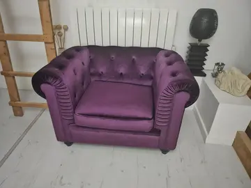 Trés beau fauteuil XL neuf violet foncé
