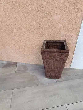 Cache pot en résine tresser