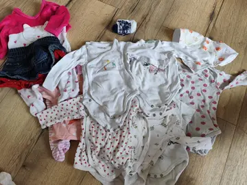 lot de vêtements 1 et 3 mois