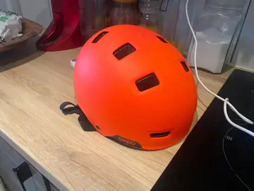 casque trottinette/velo oxelo taille 55 plutôt enfant ou petite tete