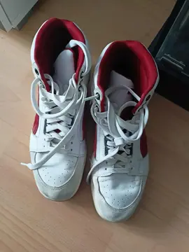 chaussures Puma taille 42,5