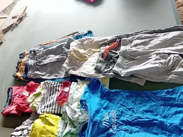 cartons de vêtements garçon 6 et 12 mois