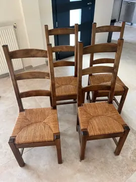 8 chaises en bois