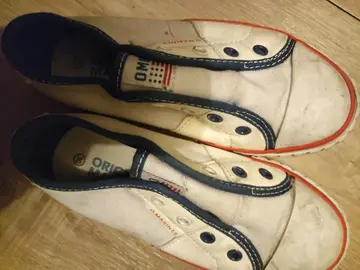 2 paires de chaussures
