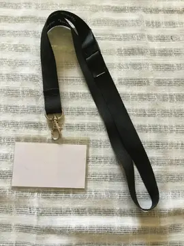 Porte carte avec cordon