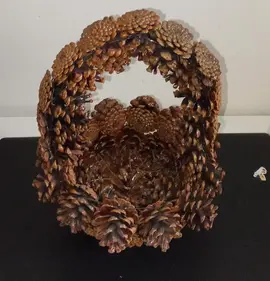 Panier pommes de pin