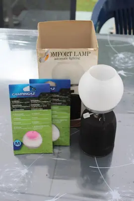 réchaud de camping et lampe de camping