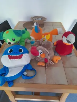 peluches, sac à dos, chien interactif