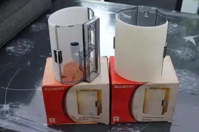 2 APPLIQUES PLASTIQUES NEUVES