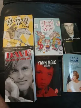 un lot de livre