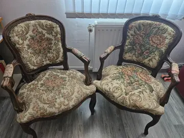 Donnons 2fauteuil tapissier très bon état