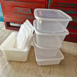 Boites alimentaires avec couvercles et bocaux