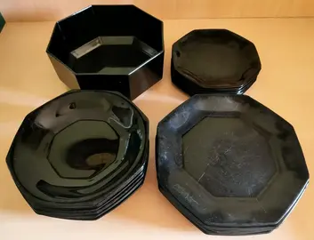 Vaisselle 12 assiettes plates, creuses, petite et 1 saladier