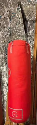 Punching ball, son équerre et gants de boxe