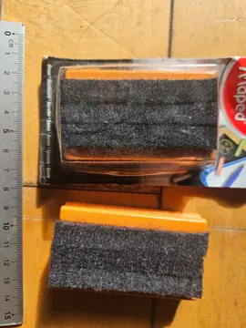Deux mini brosses pour tableau noir
