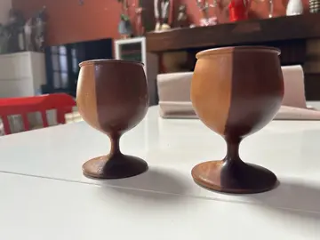 2 verres en bois