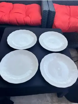 4 assiettes blanches