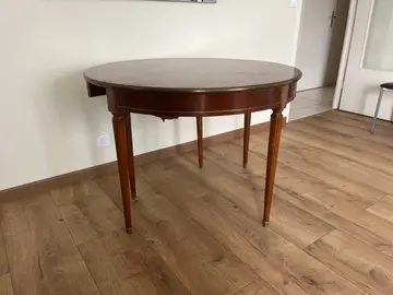 table en bois de demi-lune à 10 couverts