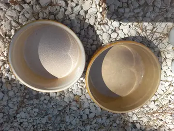 2 moules en terre cuite émaillés