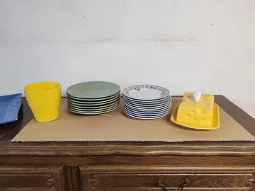 a donner lots vaisselle assiette plate et diverses