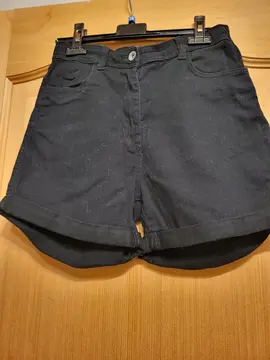 short noir fille taille 16 ans