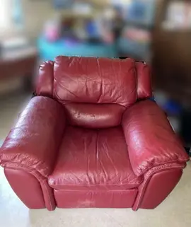 fauteuil en cuir rouge
