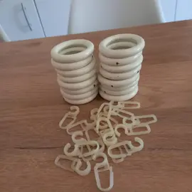 anneaux de rideaux avec attaches