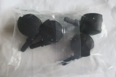 Jeu de 4 ROULETTES pivotantes en plastique noir