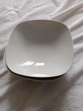 2 assiettes creuses blanches