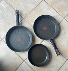 3 poêles Téfal abîmées