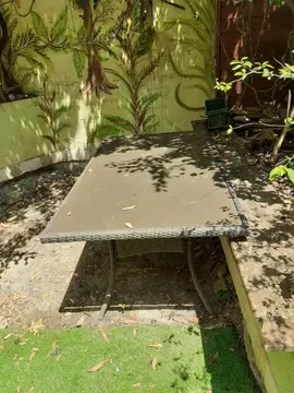 table et chaises extérieures