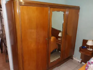 chambre (lit et armoire)